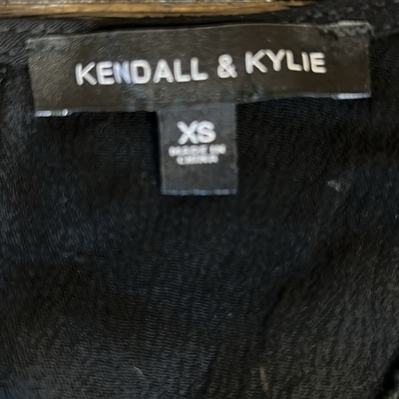 Kendall & Kylie Romper XS Black Floral Embroidered Crochet Trim Deep V-neck Boho - Picture 7 of 8